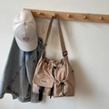 Borsa a tracolla kaki con coulisse e tasche portaoggetti per il pendolare quotidiano - Cachi