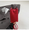 Mini sac à bandoulière rouge en cuir grainé pour téléphone au design minimaliste - Rouge (Sans Charme)
