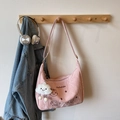 Sac bandoulière rose en demi-lune avec broderie chat et porte-clés nuage peluche - Rose