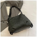 Schwarze Jacquard-Tragetasche mit Blumenmuster und Acrylperlen-Anhänger auf Stoff - Schwarz