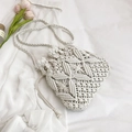 Sac seau chic en paille tissé main blanc crème avec cordon de serrage et décor floral - Blanc
