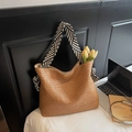 Große Stroh-Schultertasche mit gestreiften Griffen und dekorativen gelben Tulpen - Braun