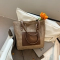 Bolso tote de paja grande con bolsillo de cuero marrón y asas largas de hombro - Marrón