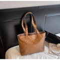 Sac fourre-tout en cuir PU bronze métallisé avec chiffres embossés au style industriel - Marron