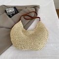 Élégant sac hobo en paille blanc cassé avec bandoulière en cuir marron pour les vacances - Beige