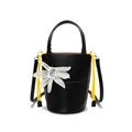 Bolso tipo cubo negro de moda con decoración de flor blanca y detalles de cordón amarillo - Negro Con Colgante