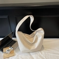 Borsa hobo beige in morbida pelle, grande capacità con elegante finitura testurizzata - Bianco Sporco