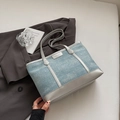 Chic tote bag featuring light blue denim texture and silver-grey leather straps - No Pendant / Light Blue