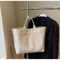 Große Strandtasche aus Stroh in Beige mit TOTE BAG Aufdruck für den Sommer - Gebrochenes Weiß