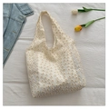 Dettaglio ravvicinato della borsa tote in pizzo beige con ricami floreali 3D di margherite - Senza Ciondolo (Stile 1)