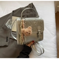 Dettaglio mini zaino argento con glitter e ciondolo a forma di orsetto di peluche - Senza Ciondolo / Argento