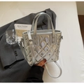 Borsa a secchiello trapuntata argento con strass e borchie per un look di tendenza - Argento