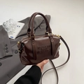 Sac Boston en cuir PU marron foncé brillant avec gaufrage de lettres et métal doré - Brun Sans Pendentif
