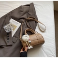 Sac Boston kaki à motif crocodile avec bandoulière et pendentif peluche amovible - Khaki Avec Pendentif