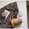 Elegant khaki crocodile-embossed Boston bag with adjustable strap and golden logo - Khaki Without Pendant