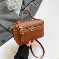 Sac à bandoulière tendance en cuir grainé caramel avec sangle réglable pour femme - Marron