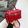 Petit sac à main rouge en cuir grainé avec bandoulière et fermeture éclair double - Rouge