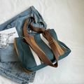Bolso tote de lona a rayas en verde bosque y amarillo con correa marrón ajustable - Azul
