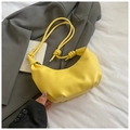 Sac à bandoulière jaune vif minimaliste en forme de demi-lune avec sangle nouée - Jaune sans pendentif