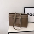 Minimalist large brown lychee texture tote bag with decorative buckle and zipper - Dark Brown