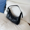 Borsa a spalla minimalista nera in pelle martellata con dettaglio catena d'argento - Nero