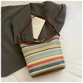 Bolso de paja trenzada a rayas de colores con correas de cuero marrón y hebilla metálica - Style Without Charm / Marrón