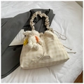 Beigefarbene karierte Umhängetasche mit Cloud-Gurt und süßem Kaninchen-Anhänger - Beige Mit Anhänger
