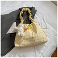 Gelbe Tragetasche mit Karomuster, Wolkengriff, Kordelzug und Teddybär-Anhänger für Damen - Gelb mit Anhänger