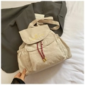 Zaino in nylon beige impermeabile con ricamo 'Take it Easy' e lacci a contrasto - Bianco avorio