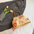 Champagnerfarbene Seidenhandtasche mit Blumenmuster, Bambusgriff und eleganter Quaste - Gold
