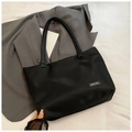 Bolso tote negro minimalista de nailon de alta calidad con asas de piel y placa de logotipo - Negro