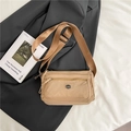 Sac bandoulière en nylon kaki avec double fermeture éclair et large sangle réglable - Kaki