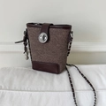 Bolso tipo cubo vintage marrón con correa de cadena y colgante de cacahuete - Marrón