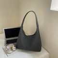 Minimalistische große anthrazitgraue Filz-Tote-Bag mit Büro-Accessoires für den Job - Schwarz