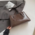 Bruine draagtas van glad kunstleer met vintage textuur en stijlvolle dubbele schouderbanden - Bruin