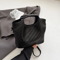 Klassische schwarze gewebte PU-Ledertasche mit abnehmbarem Schultergurt für den Alltag - Schwarz
