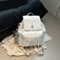 Weißer Rucksack mit silbernen Sternen, Klappverschluss und Sternanhänger für Damen - Weiß (Mit Anhänger)