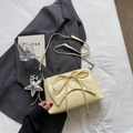 Hellgelbe Ballet-Stil Plissee-Schultertasche mit großer Schleife und Seestern-Kette - Gelb