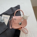 Sac à bandoulière rose en PU à texture plissée avec breloque cœur en perles et nœud élégant - Rose (avec pendentif)