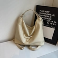 Zaino convertibile bianco crema capiente con elegante dettaglio a catena di perle - Bianco Sporco