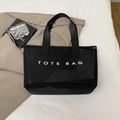 Borsa tote nera in rete trasparente da donna con scritte bianche e ecopelle - Nero