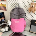 Mochila escolar minimalista en gris y rosa con un colgante de bola de peluche - rosa intenso