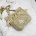 Borsa tote in paglia bianco crema con lunghe frange per vacanze estive al mare - Bianco Sporco