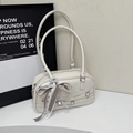 Sac bowling vintage blanc crème avec nœud à carreaux marron et anneaux en métal argenté - Blanc Cassé