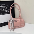 Sac bowling rose en similicuir avec nœud papillon vintage et boucles argentées - Rose