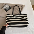 Bolso tote de punto a rayas blancas y negras con asas de cuero para el estilo de verano - Negro