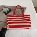 Bolso tote de punto a rayas rojas y blancas con asas de cuero para estilo de verano - Rojo