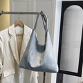 Chique lichtblauwe glitter denim tote bag met ruim hobo-ontwerp en zachte glanzende look - Lichtblauw Zonder Hanger
