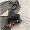 Mini sac à dos noir style Lolita avec dentelle, pois et nœud élégant orné d'une perle - Noir