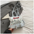 Mini sac à dos bleu clair avec bordure en dentelle et nœuds rouges au style élégant - Bleu